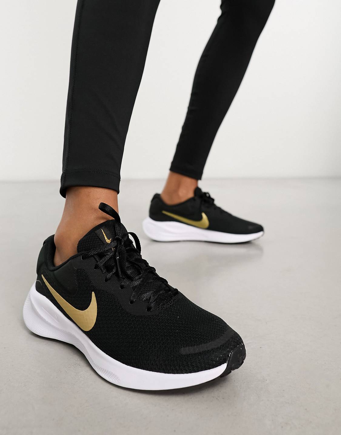 נעלי נייק ספורט נשים | Nike Revolution