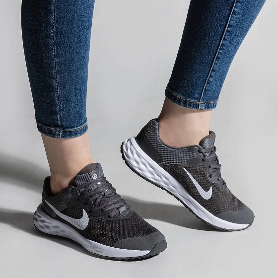 נעלי נייק ספורט נשים נוער Nike Revolution 6